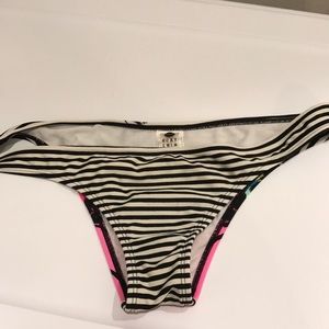 Cheeky Roxy bikini bottoms